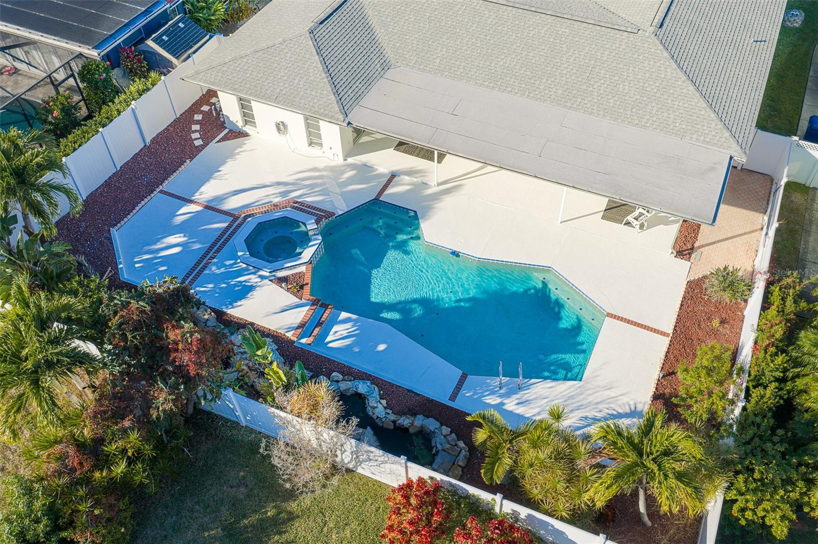 Listing photo id 40 for 14922 Crown Drive