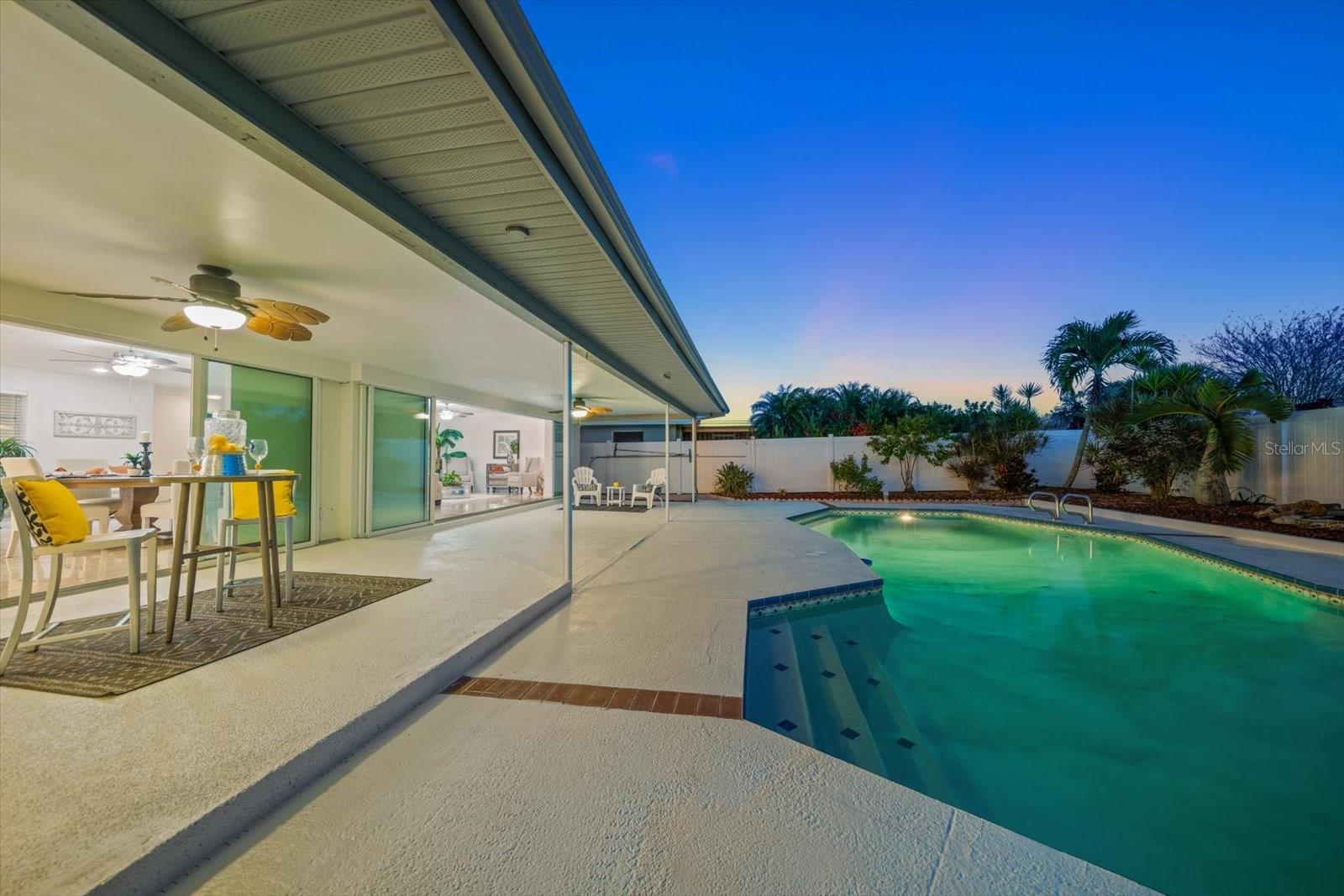 Listing photo id 42 for 14922 Crown Drive