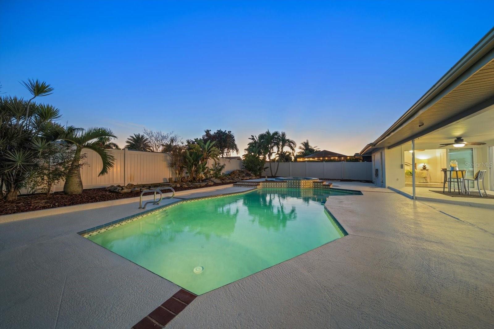 Listing photo id 43 for 14922 Crown Drive