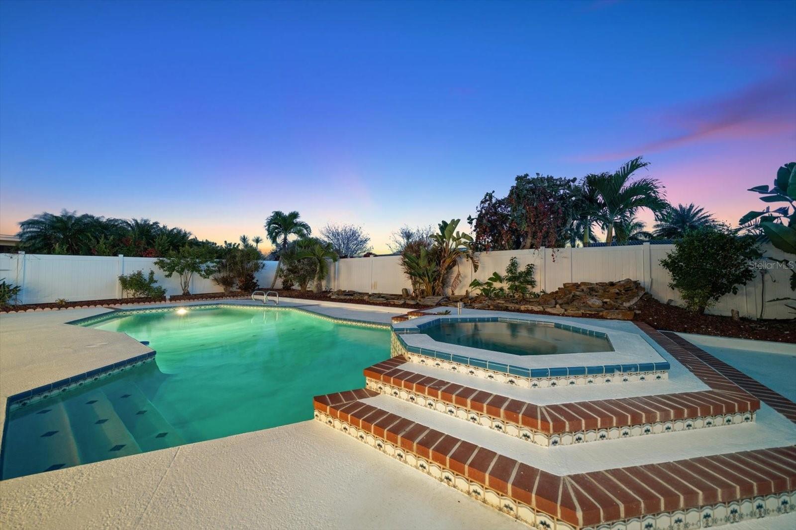 Listing photo id 44 for 14922 Crown Drive