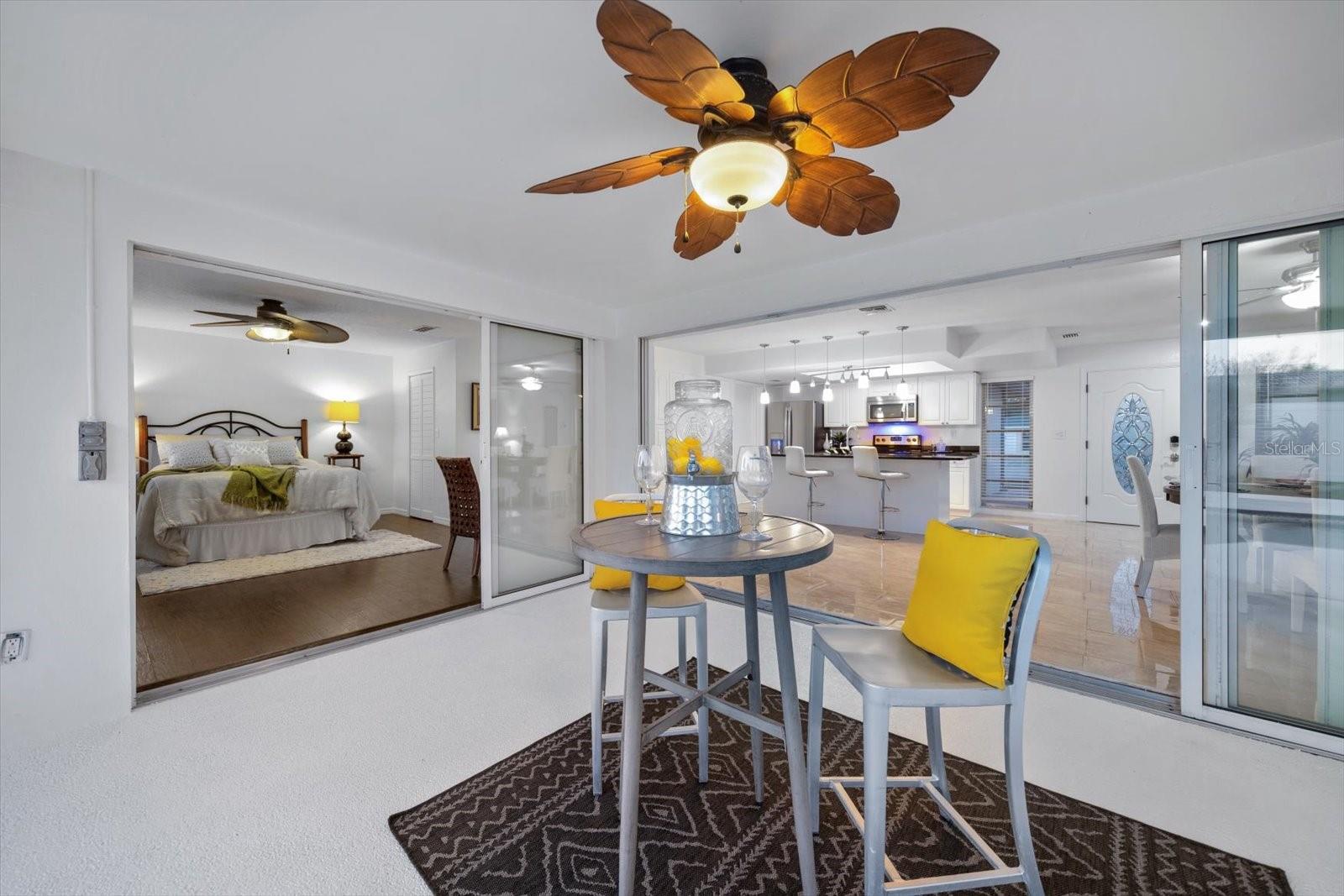 Listing photo id 5 for 14922 Crown Drive