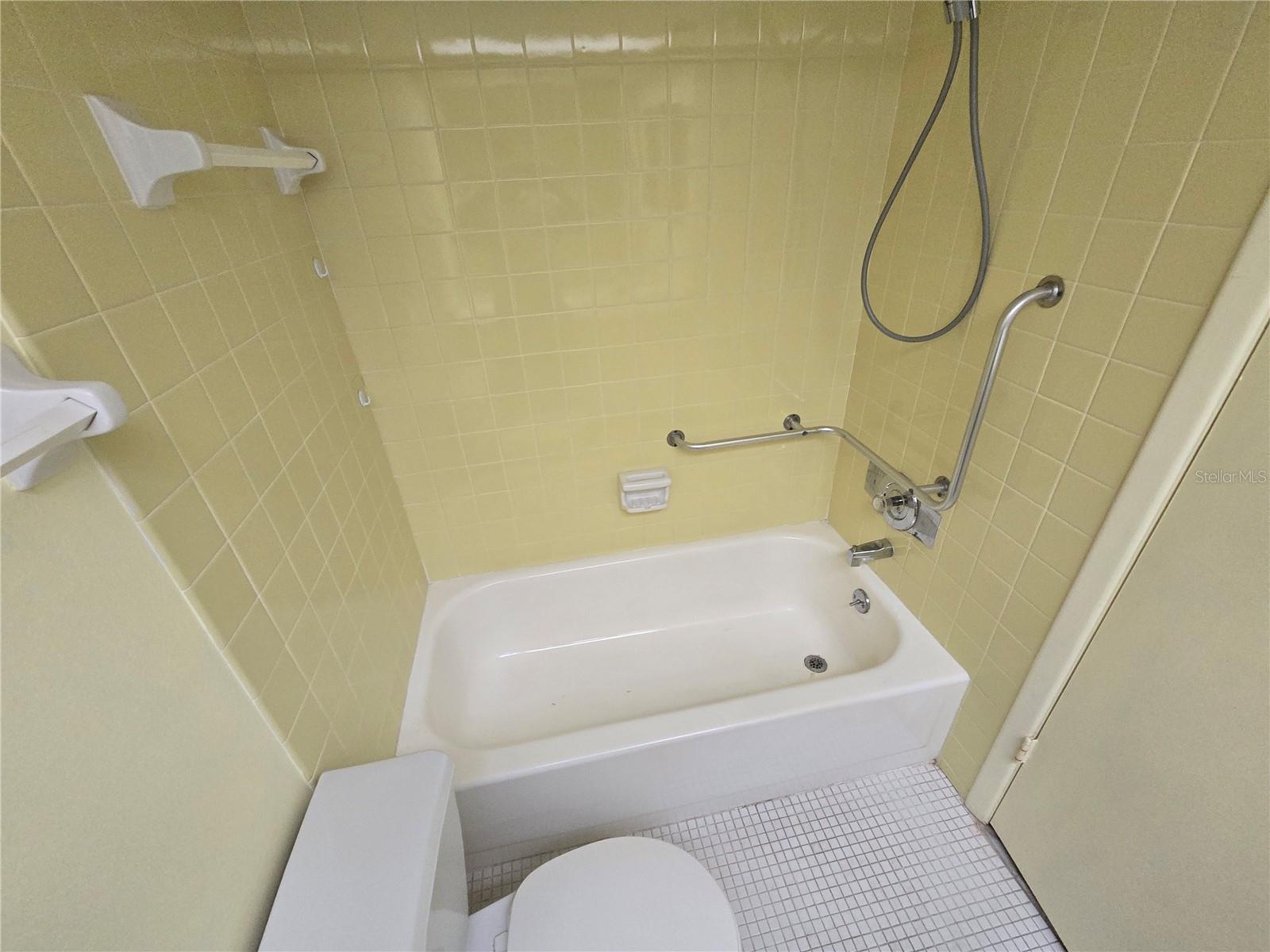 Listing photo id 6 for 5095 Bay Street Ne 310