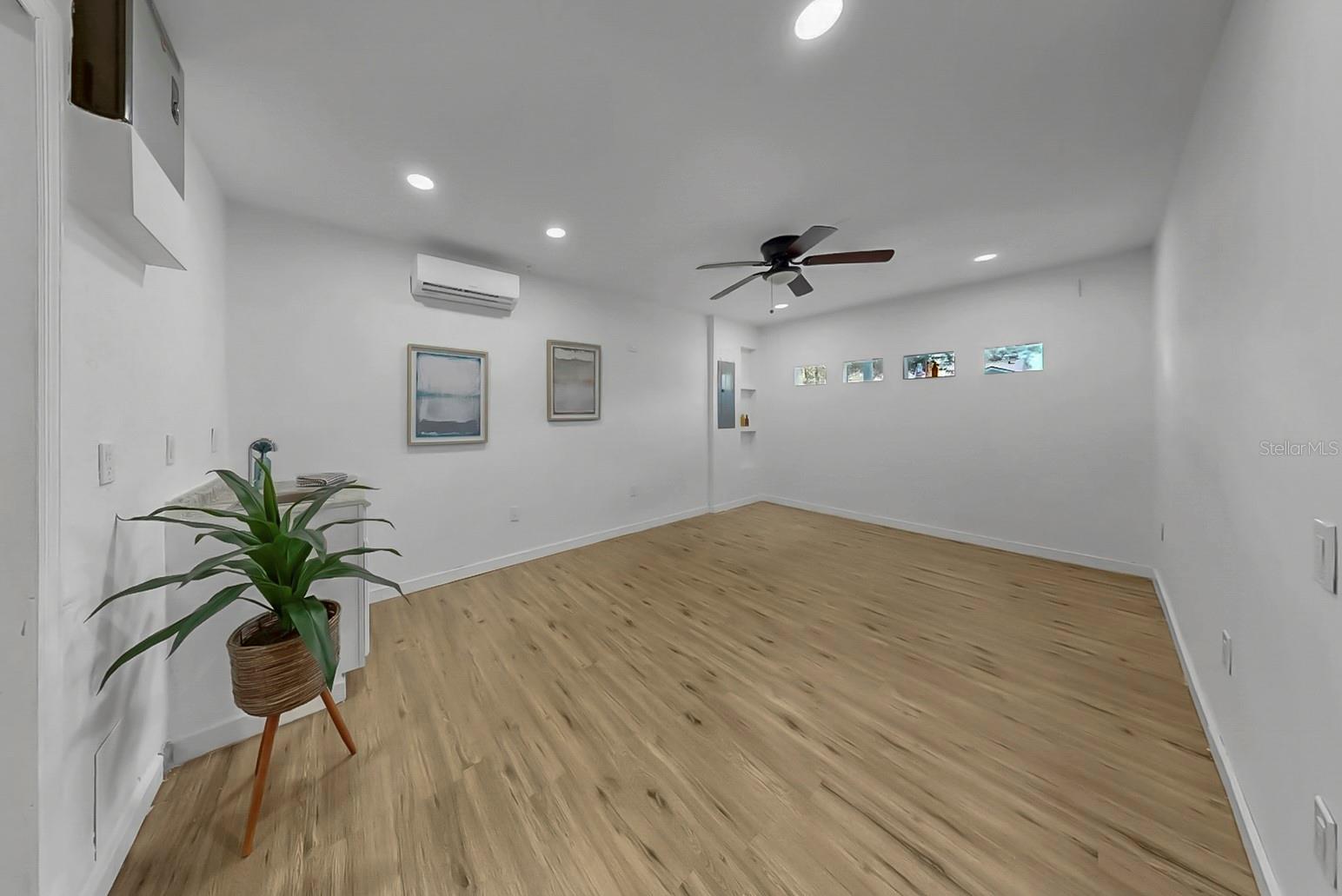 Image 32 of 54 For 11722 Lynn Brook Circle