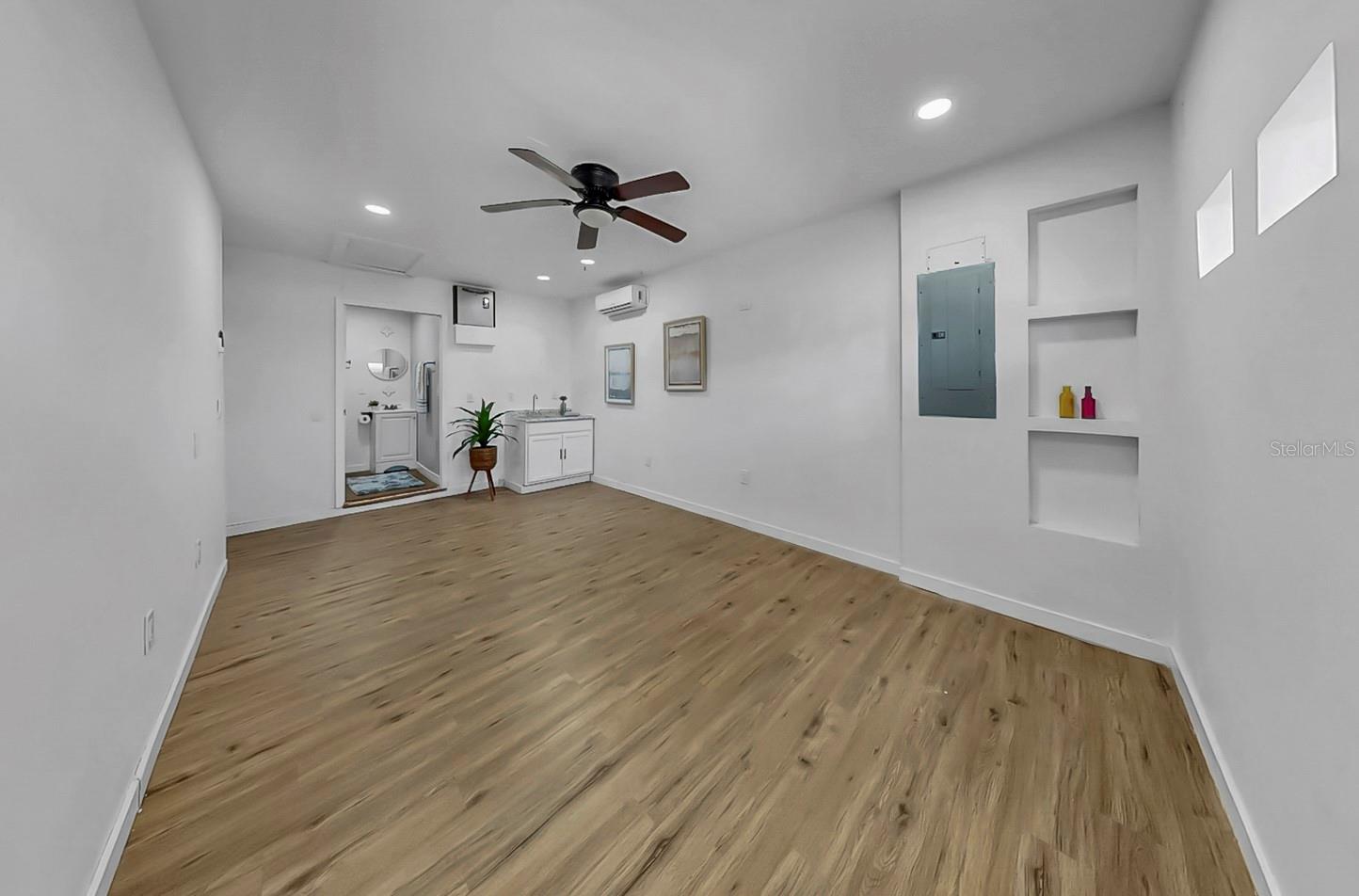 Image 33 of 54 For 11722 Lynn Brook Circle