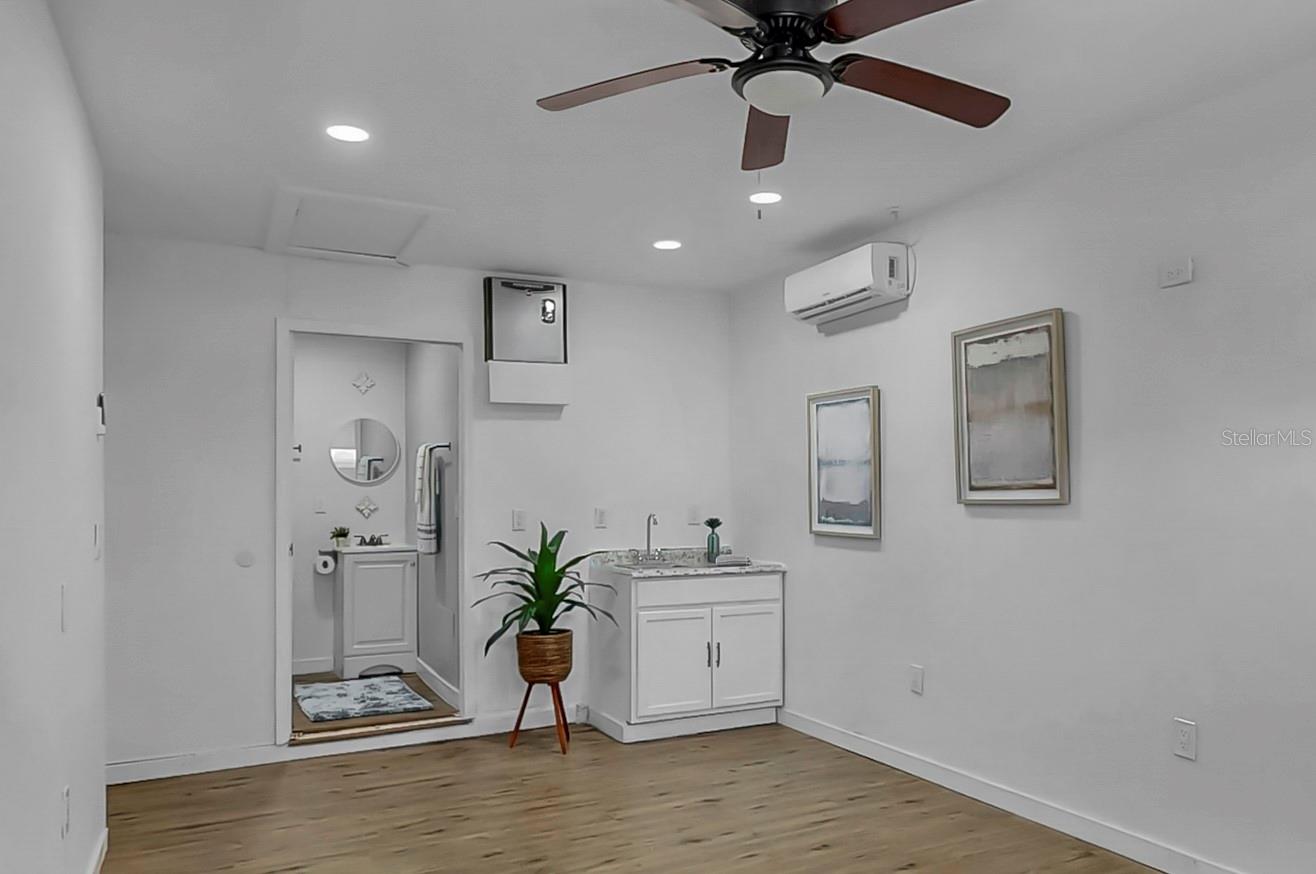 Image 34 of 54 For 11722 Lynn Brook Circle