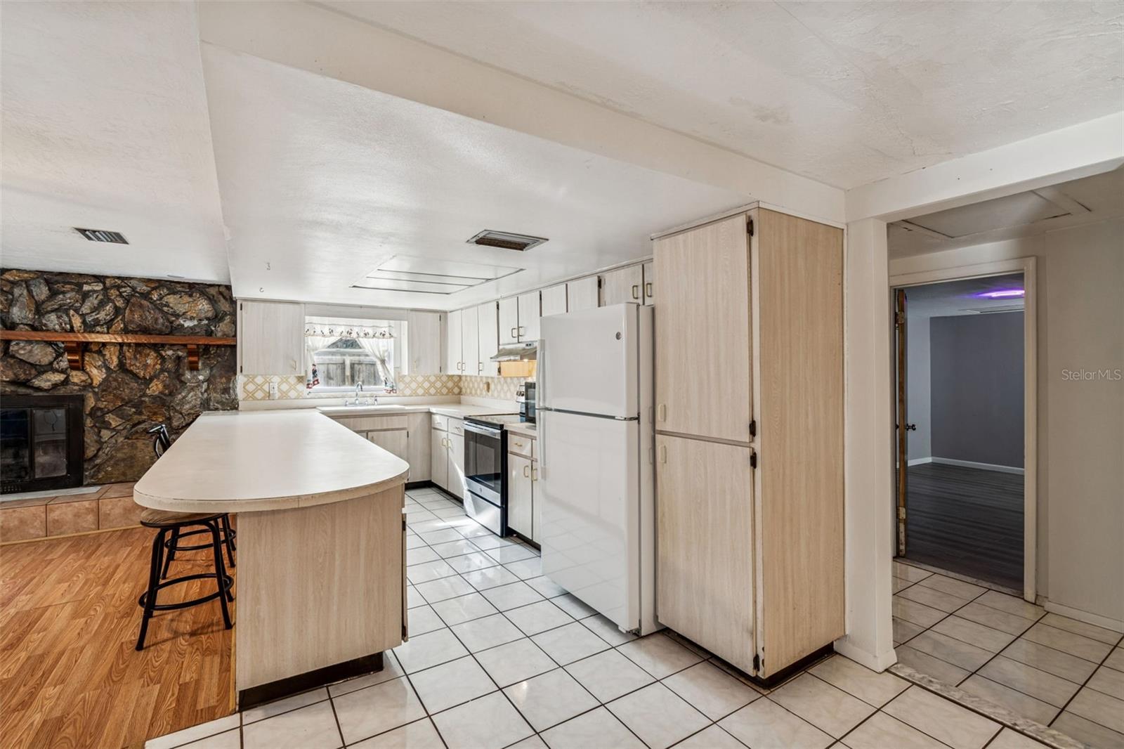 Image 17 of 80 For 14324 Thompson Avenue