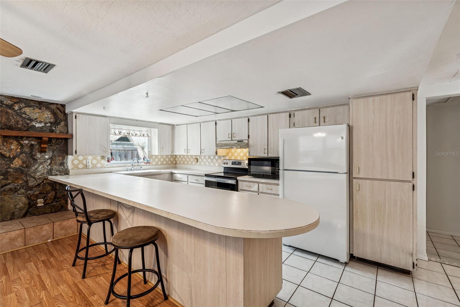 Image 18 of 80 For 14324 Thompson Avenue