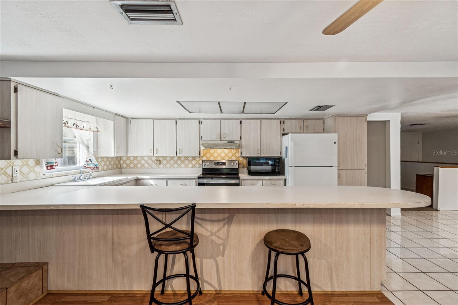 Image 19 of 80 For 14324 Thompson Avenue