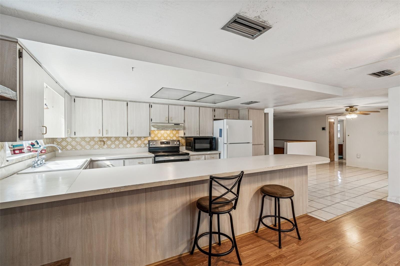 Image 20 of 80 For 14324 Thompson Avenue