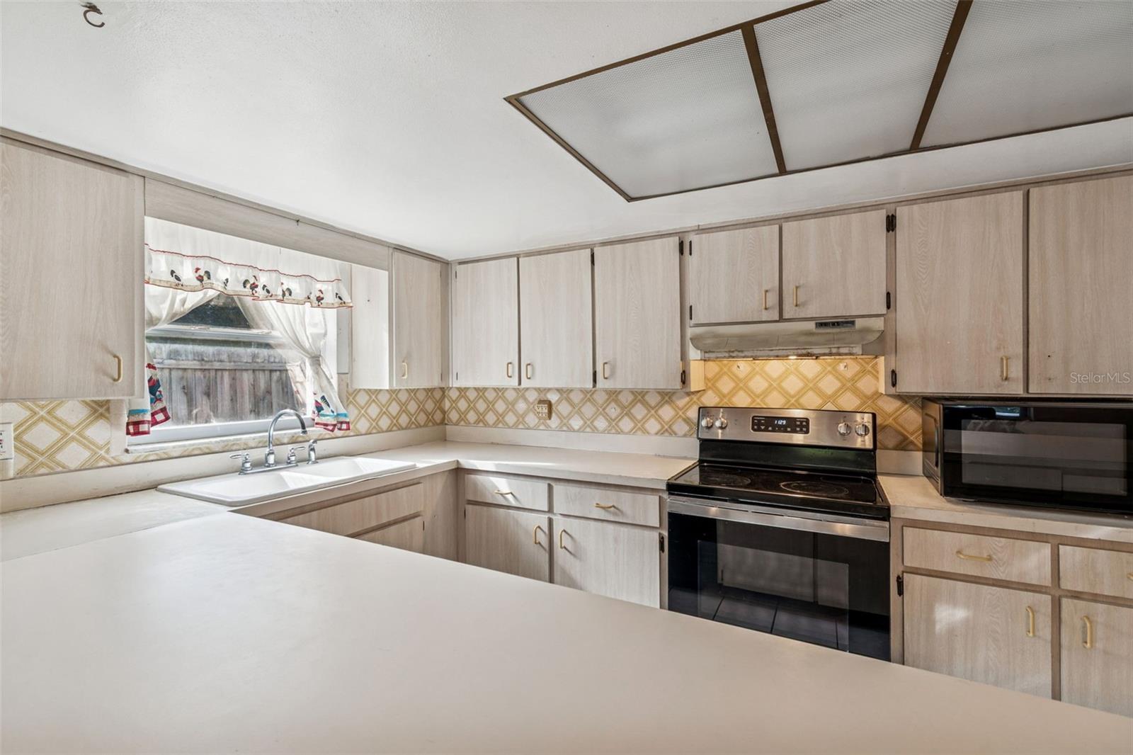 Image 21 of 80 For 14324 Thompson Avenue