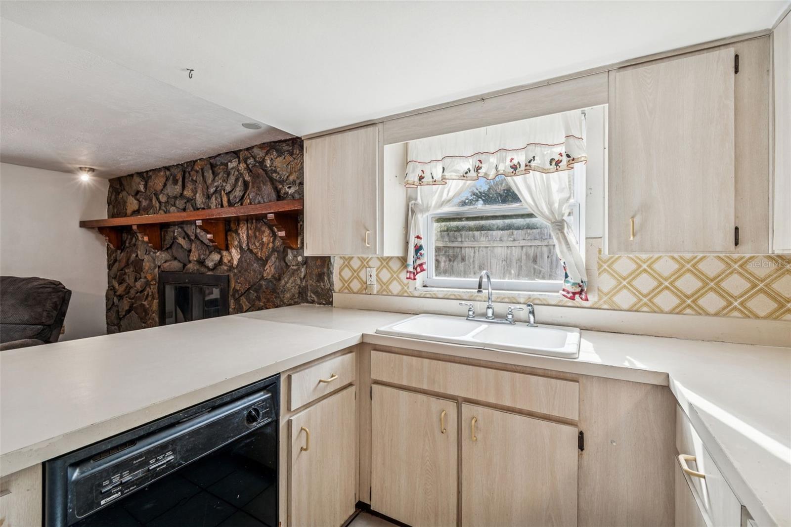 Image 22 of 80 For 14324 Thompson Avenue