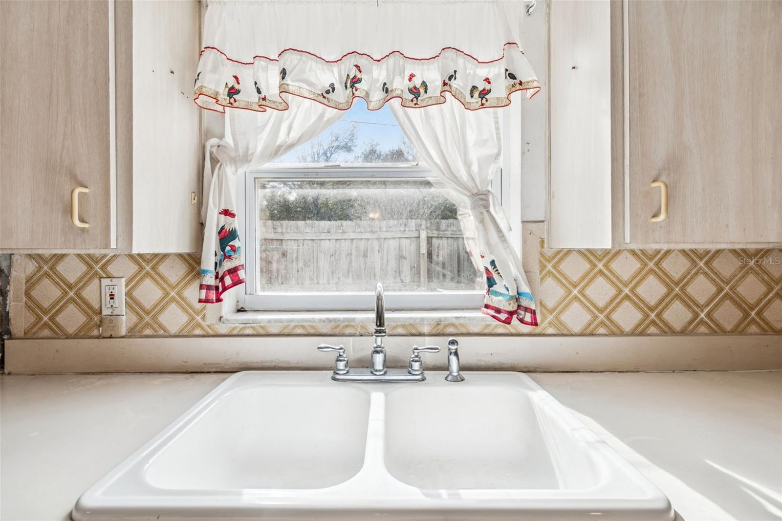 Image 23 of 80 For 14324 Thompson Avenue