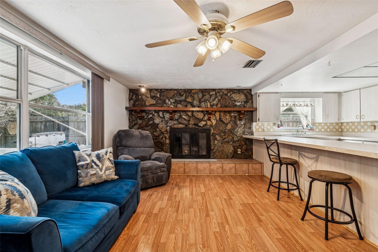 Image 29 of 80 For 14324 Thompson Avenue