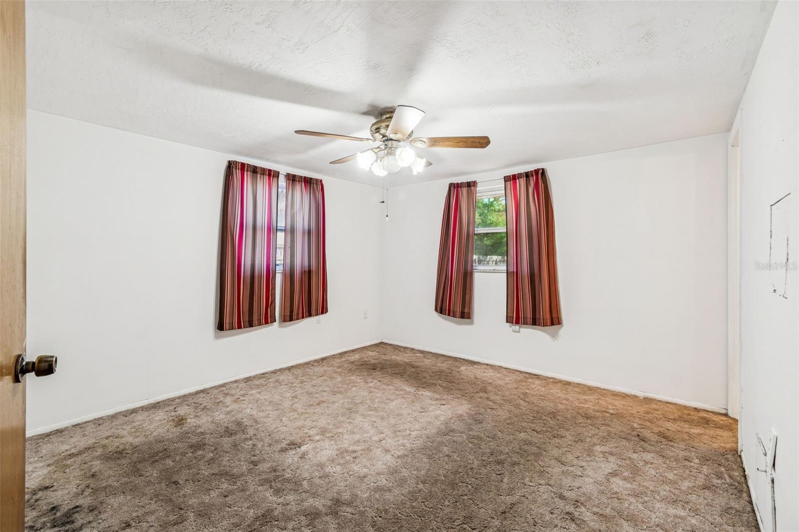 Image 32 of 80 For 14324 Thompson Avenue