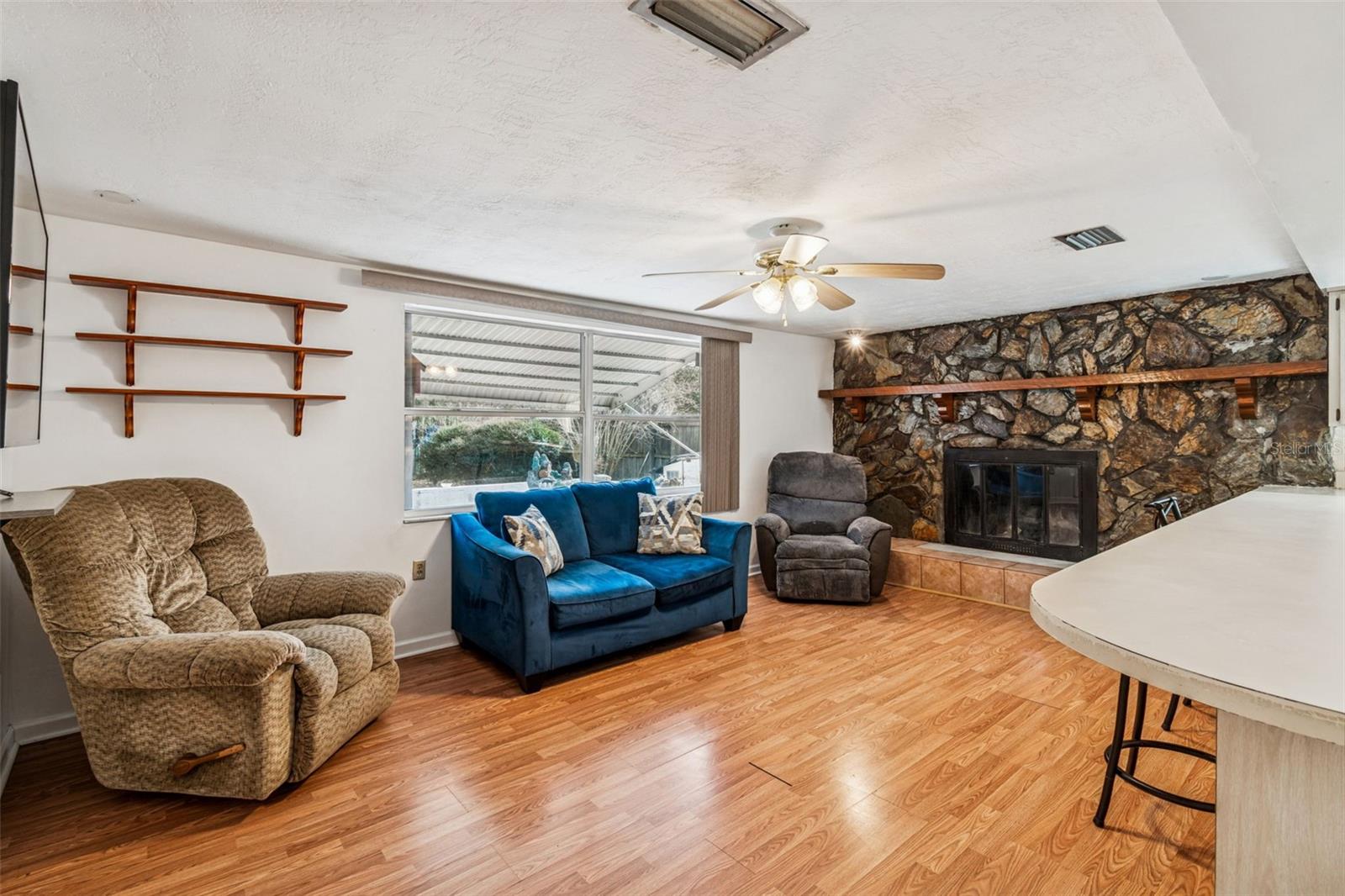 Image 4 of 80 For 14324 Thompson Avenue