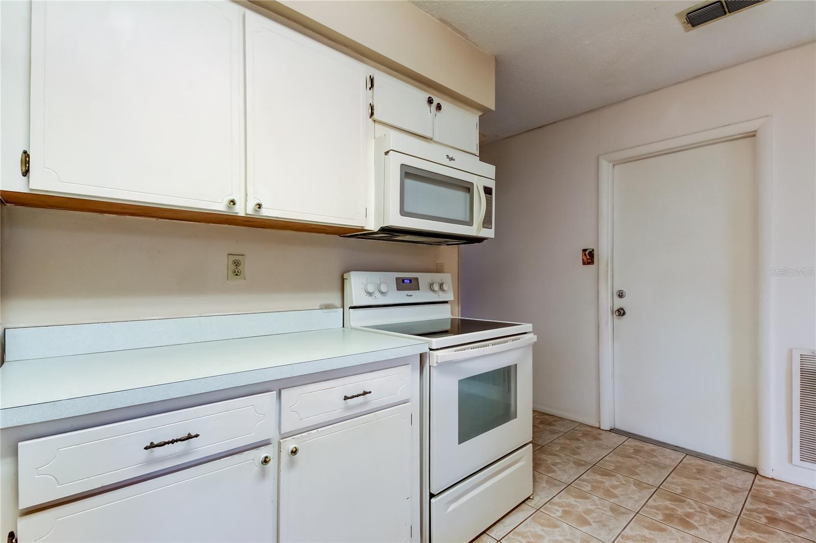 Image 16 of 54 For 835 Anchorage Lane