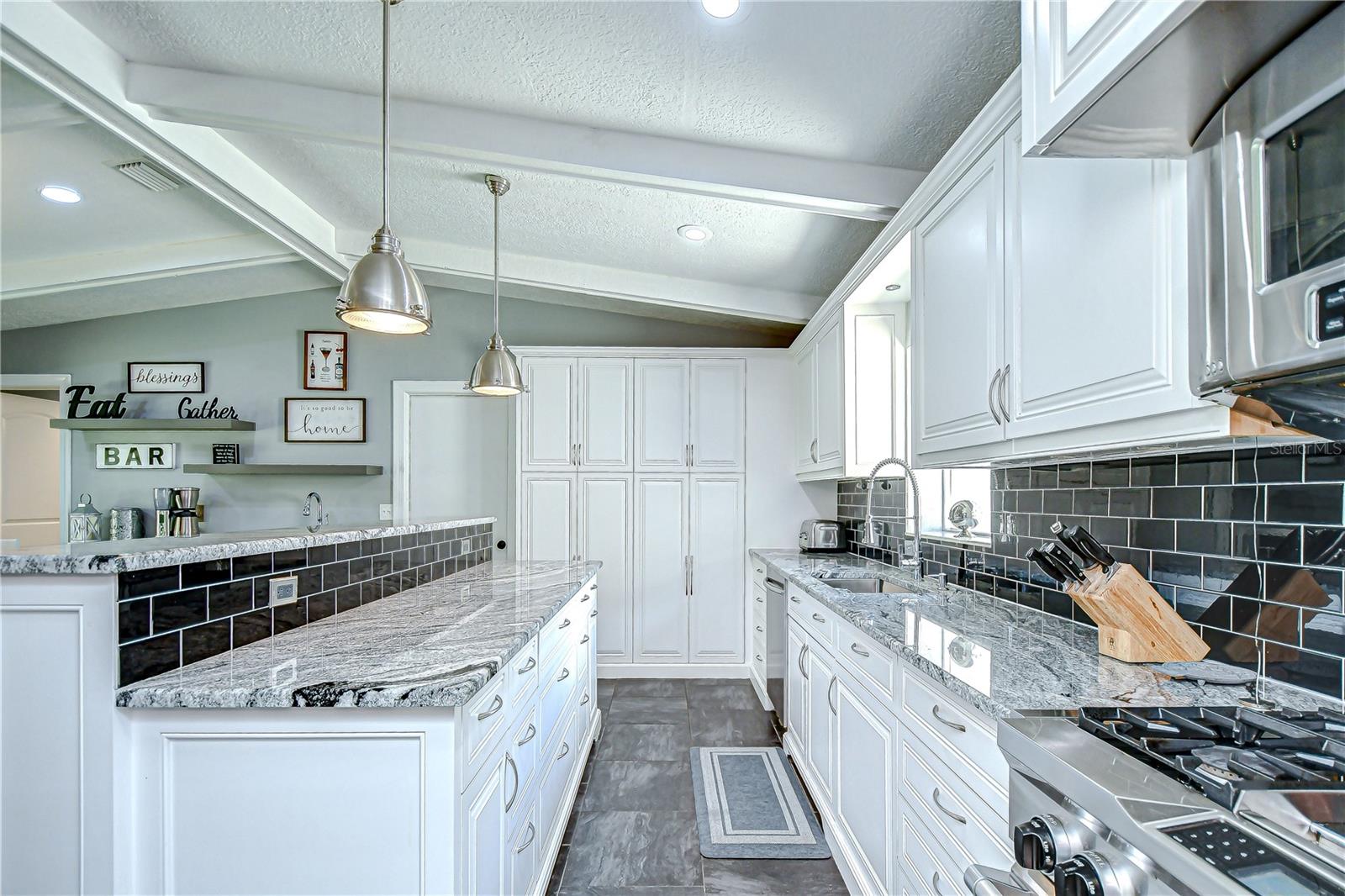 Image 14 of 45 For 13522 Avista Drive