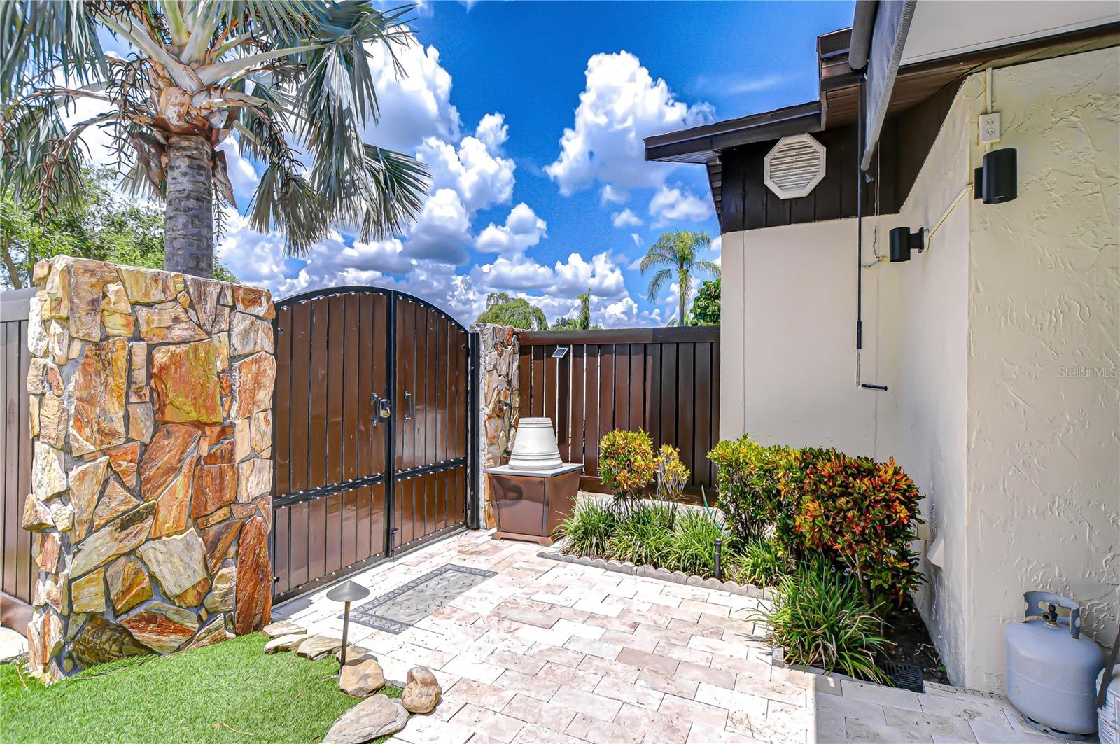 Image 37 of 45 For 13522 Avista Drive