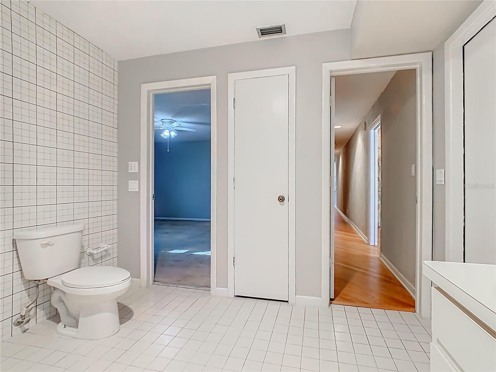 Image 27 of 66 For 35 Baywood Court