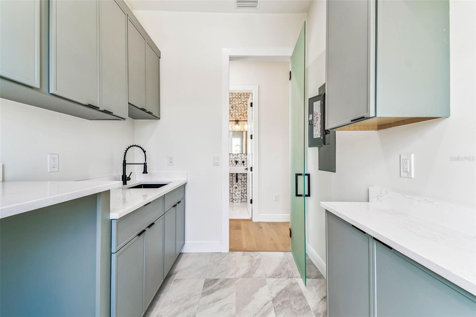 Image 77 of 99 For 3 Treasure Lane