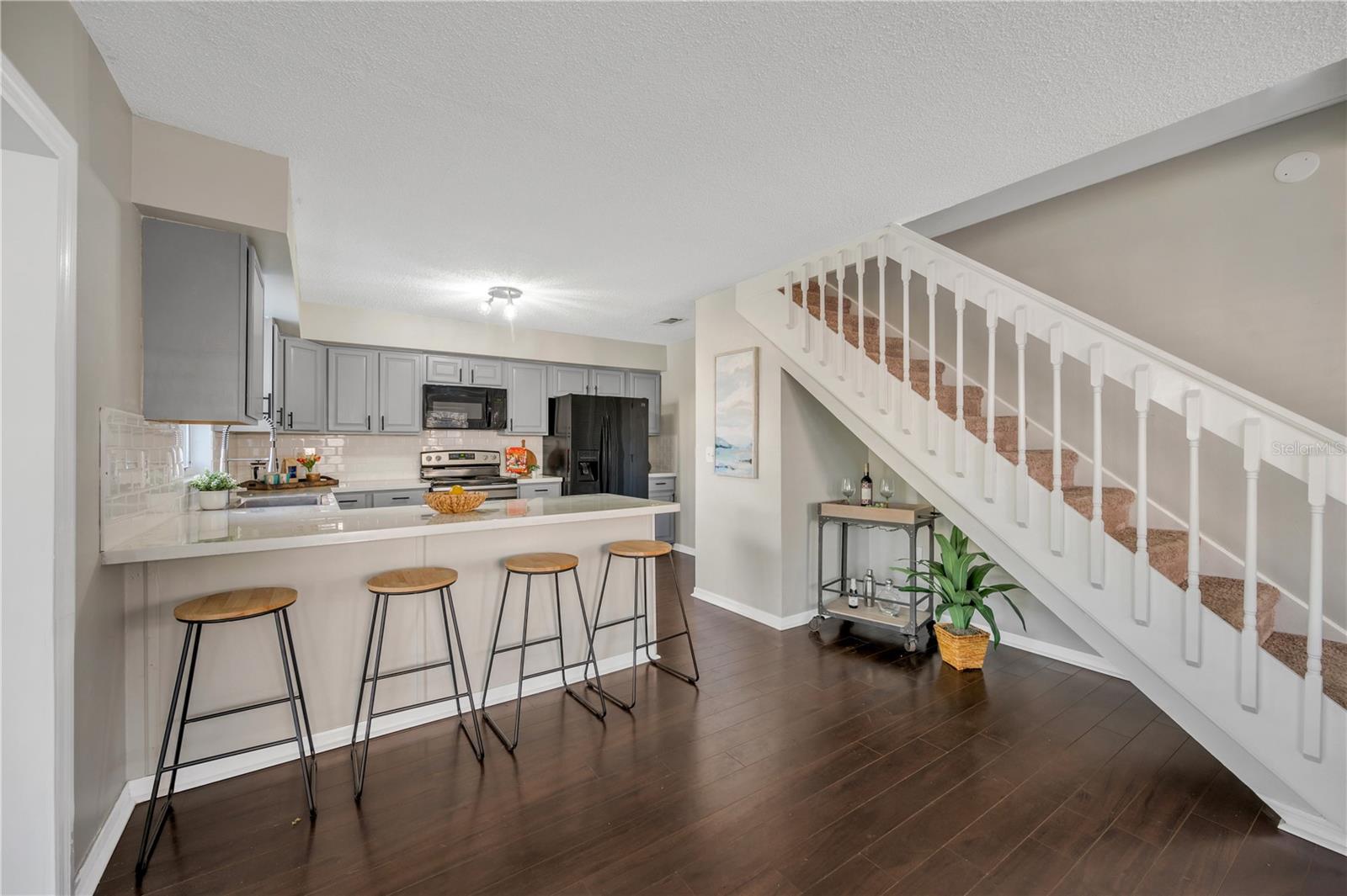 Listing photo id 14 for 1532 Chepacket Street