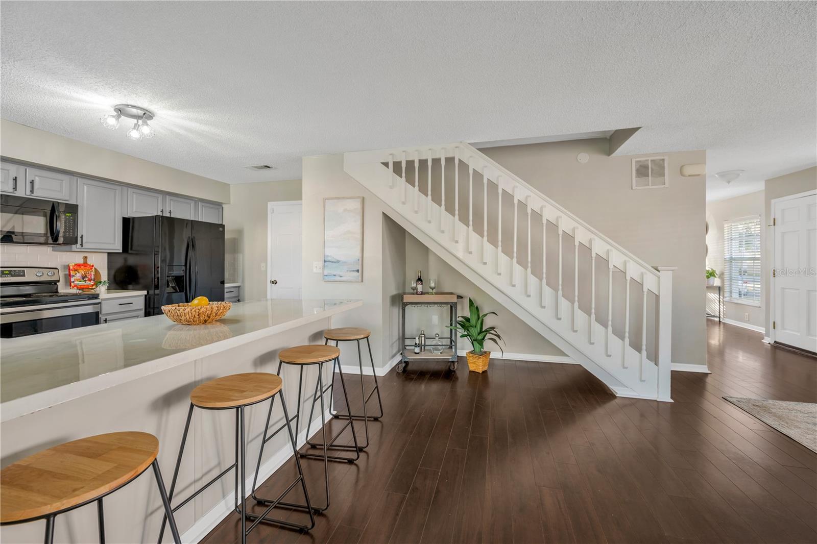 Listing photo id 15 for 1532 Chepacket Street