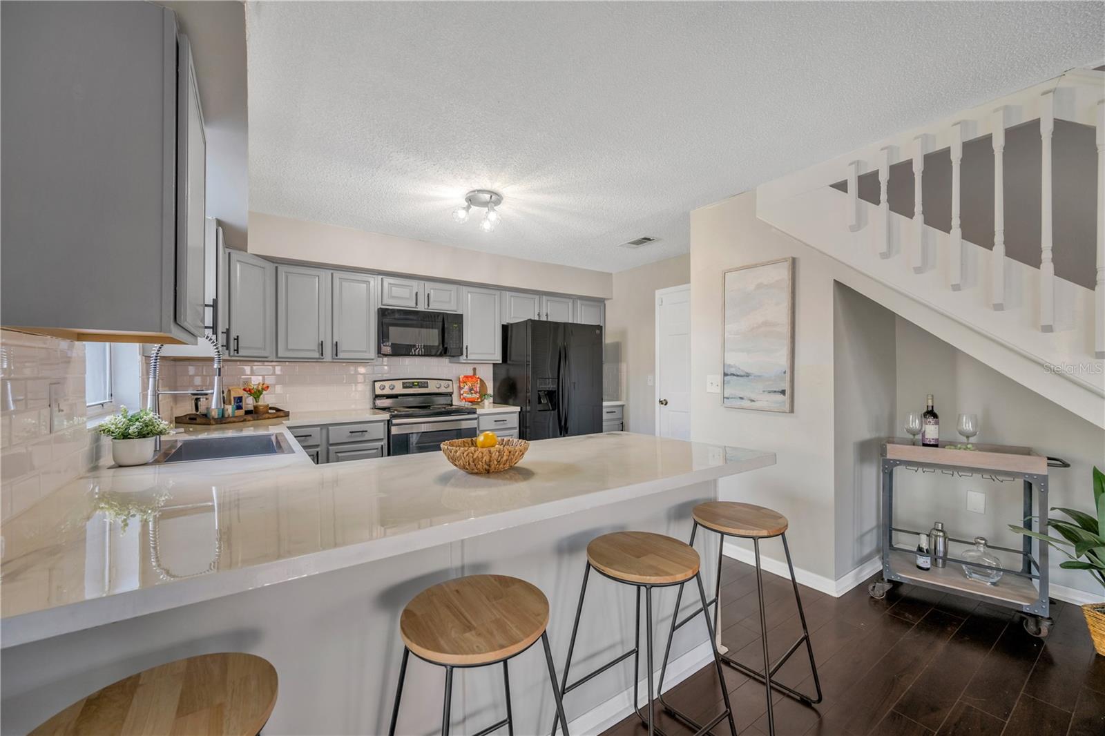 Listing photo id 17 for 1532 Chepacket Street