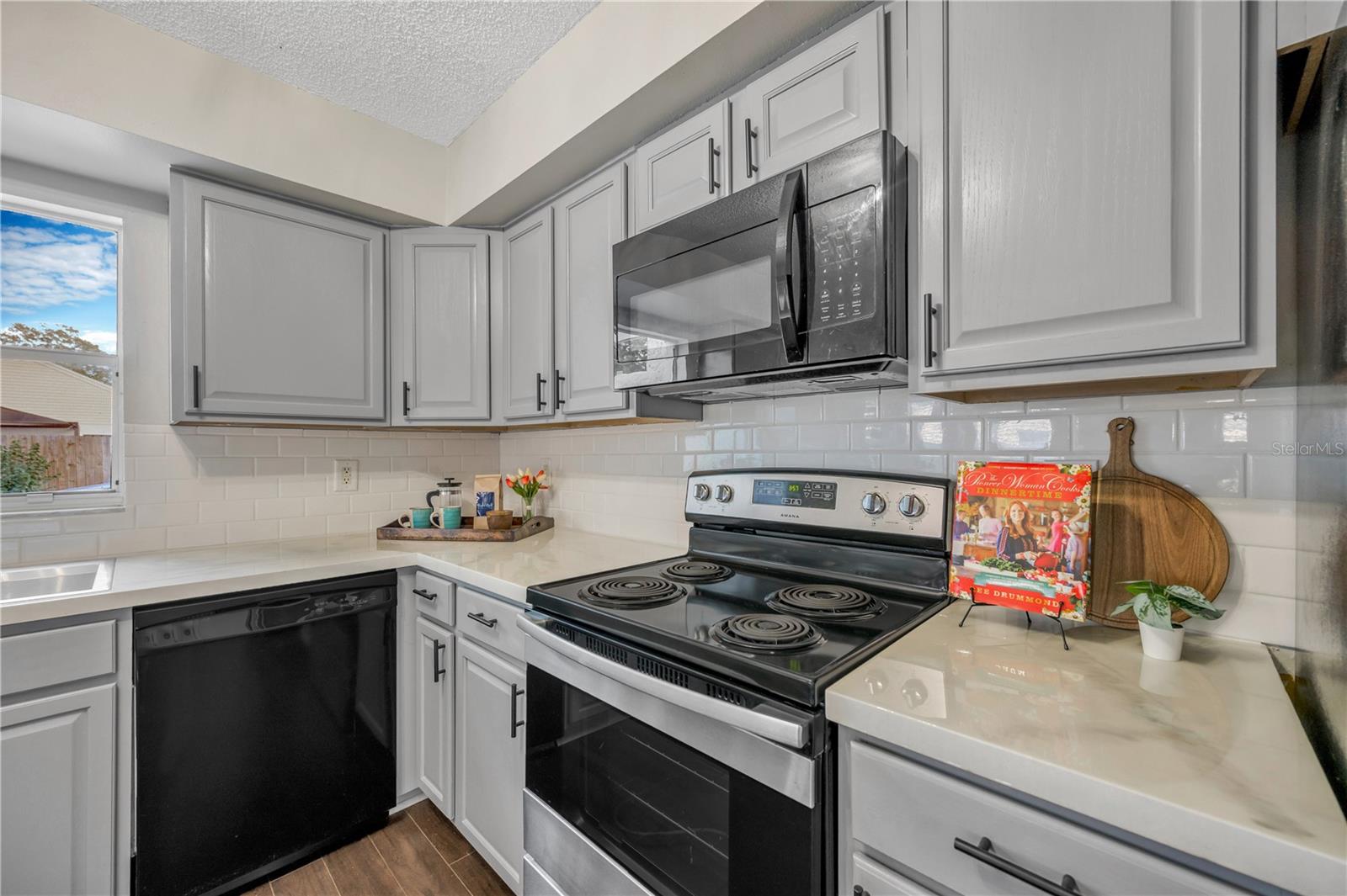 Listing photo id 19 for 1532 Chepacket Street