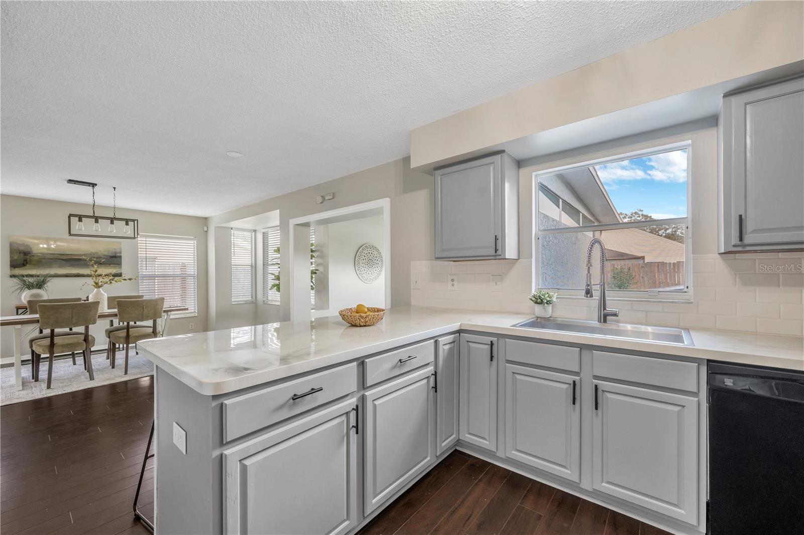 Listing photo id 20 for 1532 Chepacket Street