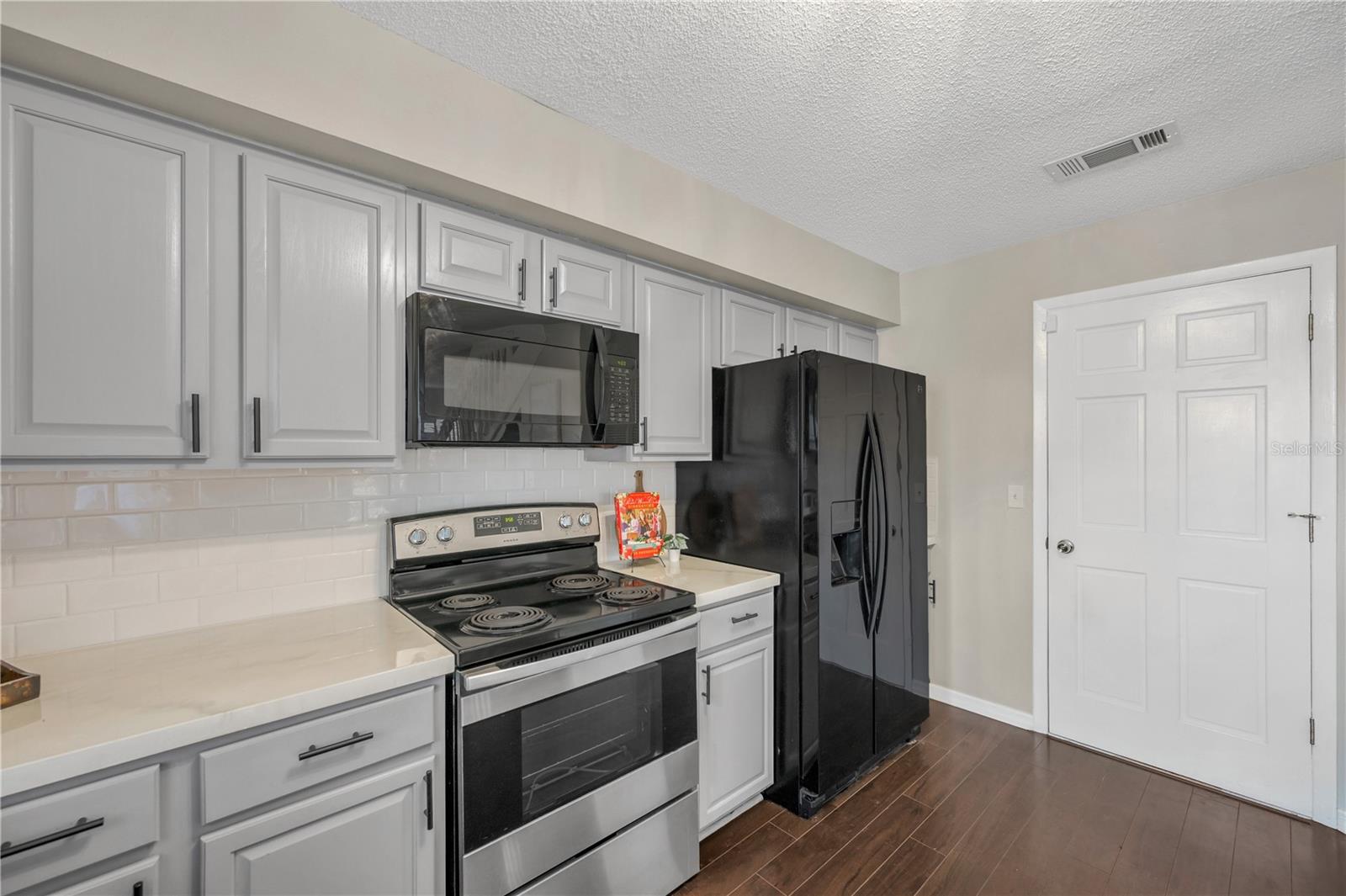 Listing photo id 21 for 1532 Chepacket Street