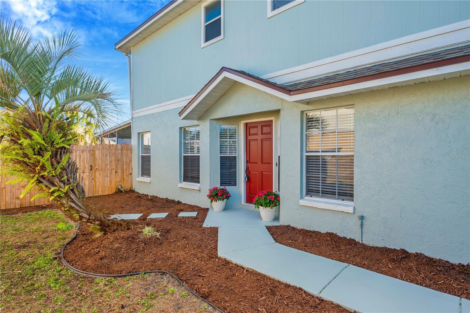 Listing photo id 1 for 1532 Chepacket Street