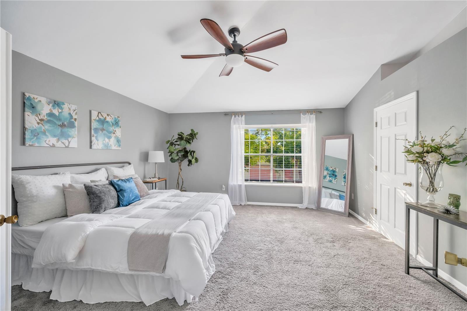 Listing photo id 33 for 1532 Chepacket Street