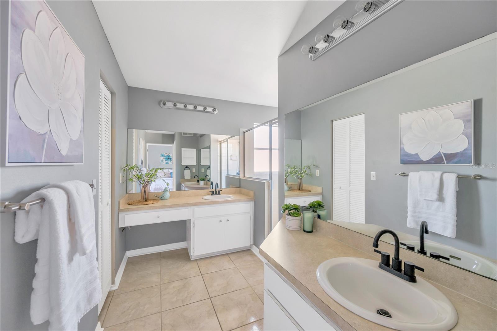 Listing photo id 38 for 1532 Chepacket Street