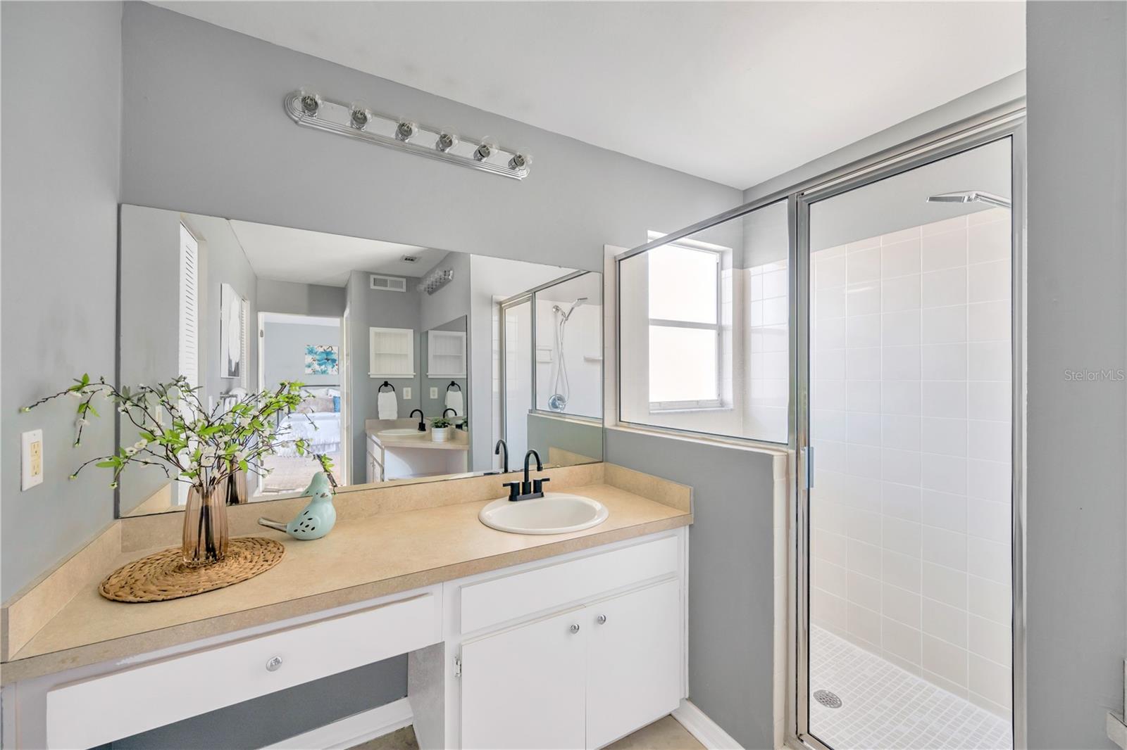 Listing photo id 40 for 1532 Chepacket Street