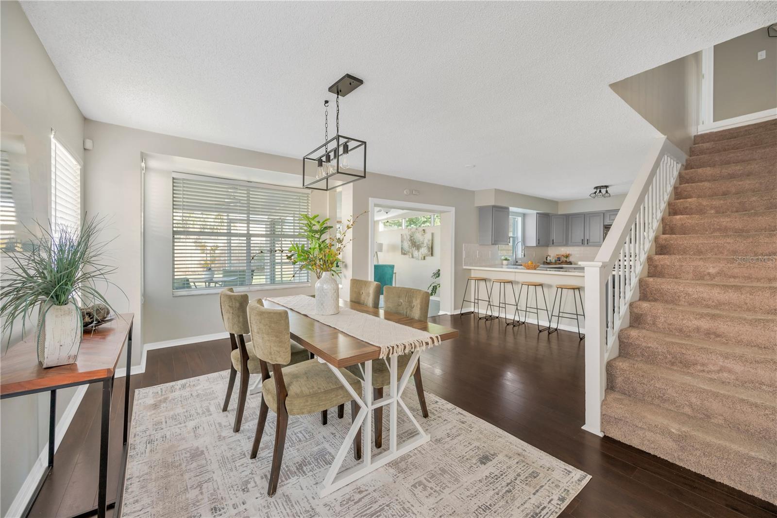 Listing photo id 3 for 1532 Chepacket Street