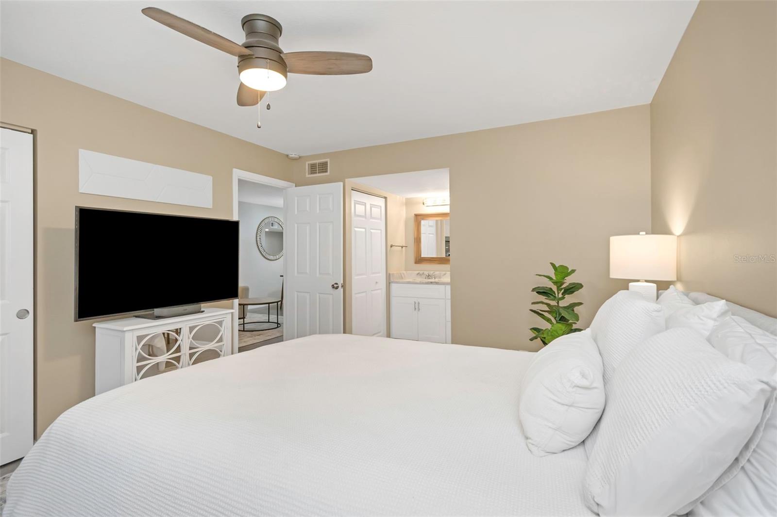 Image 18 of 52 For 3034 Eastland Boulevard D203