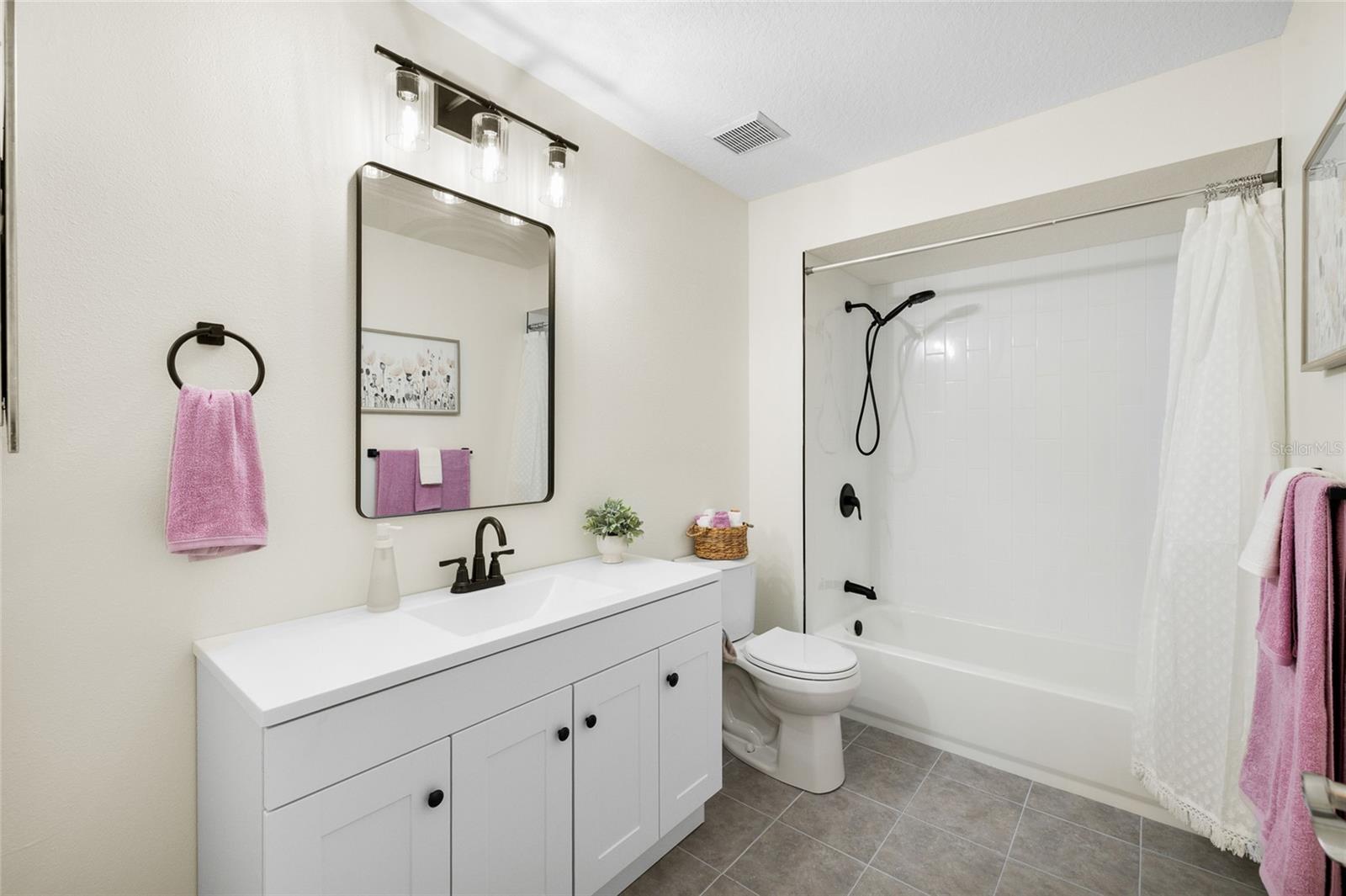 Image 20 of 43 For 2582 Northfield Lane