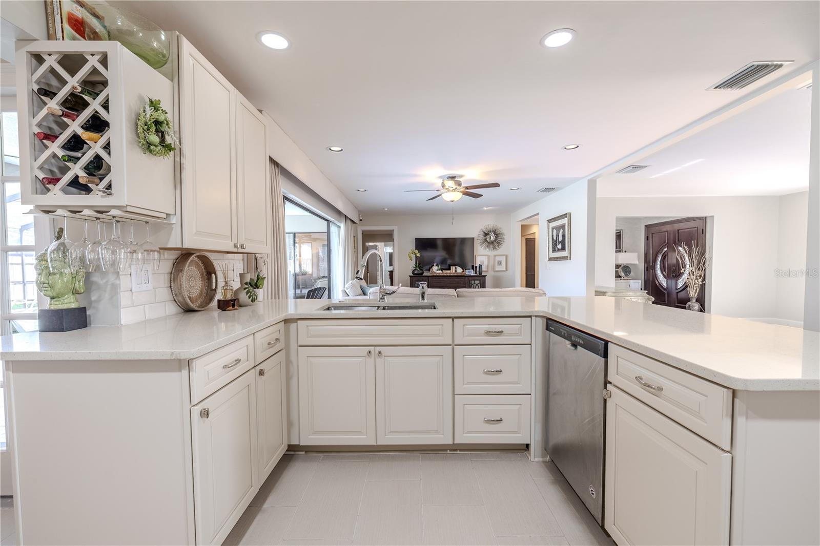 Listing photo id 13 for 2410 Old Coach Trail