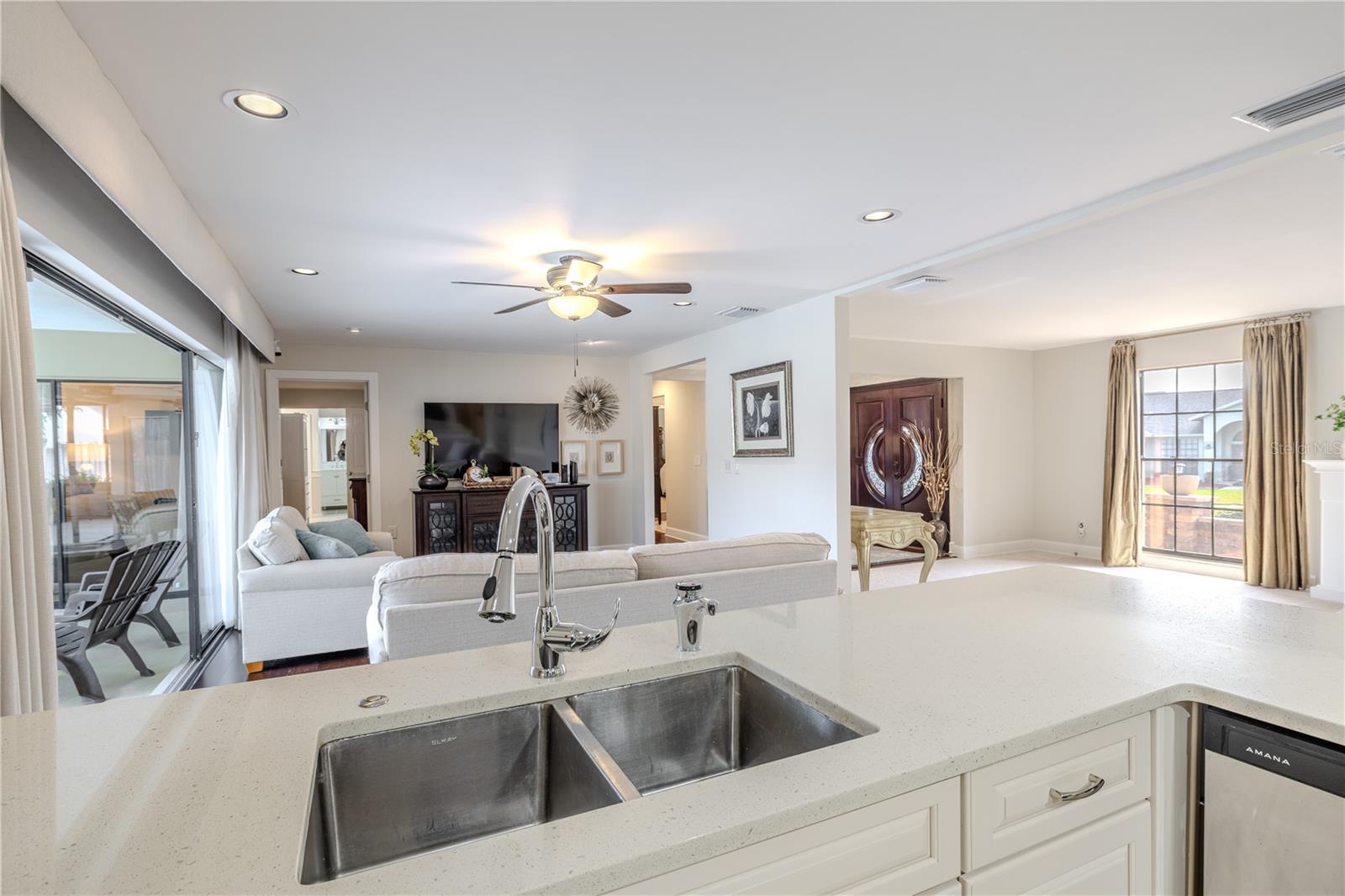 Listing photo id 14 for 2410 Old Coach Trail