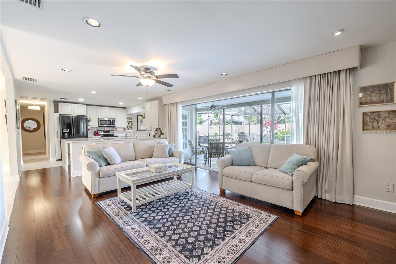 Listing photo id 6 for 2410 Old Coach Trail