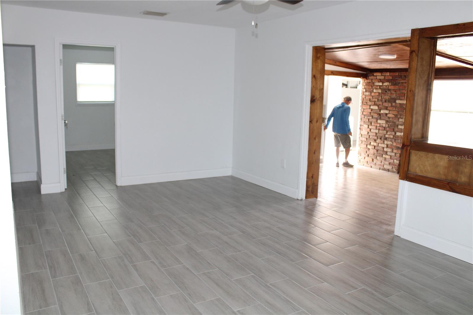 Image 3 of 16 For 10704 50th Avenue N