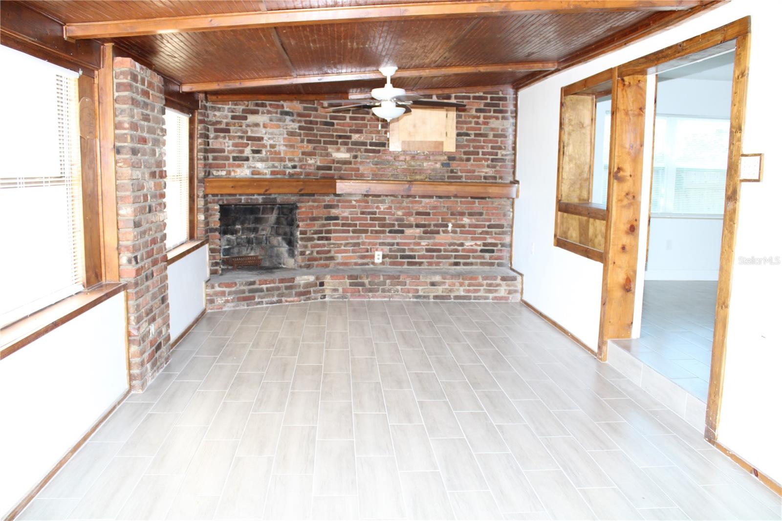 Image 5 of 16 For 10704 50th Avenue N