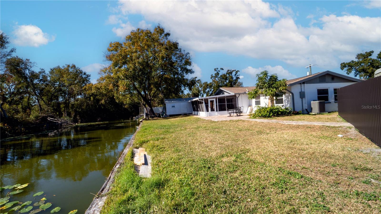 Listing photo id 8 for 5101 Vinson Drive