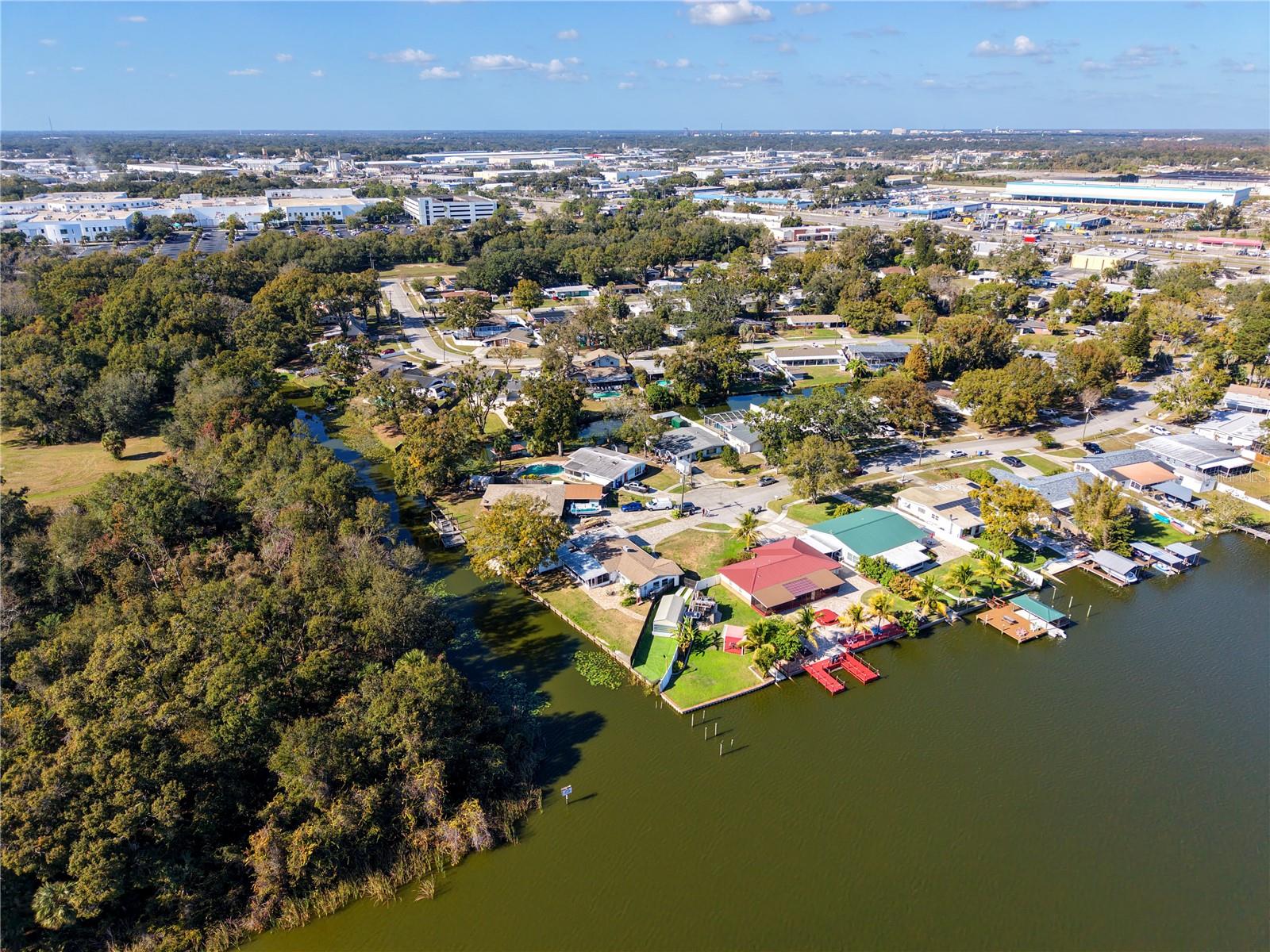 Listing photo id 12 for 5101 Vinson Drive