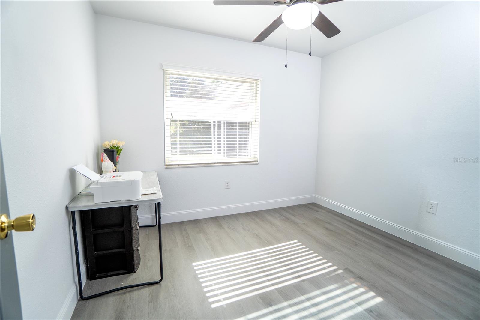 Listing photo id 15 for 5101 Vinson Drive