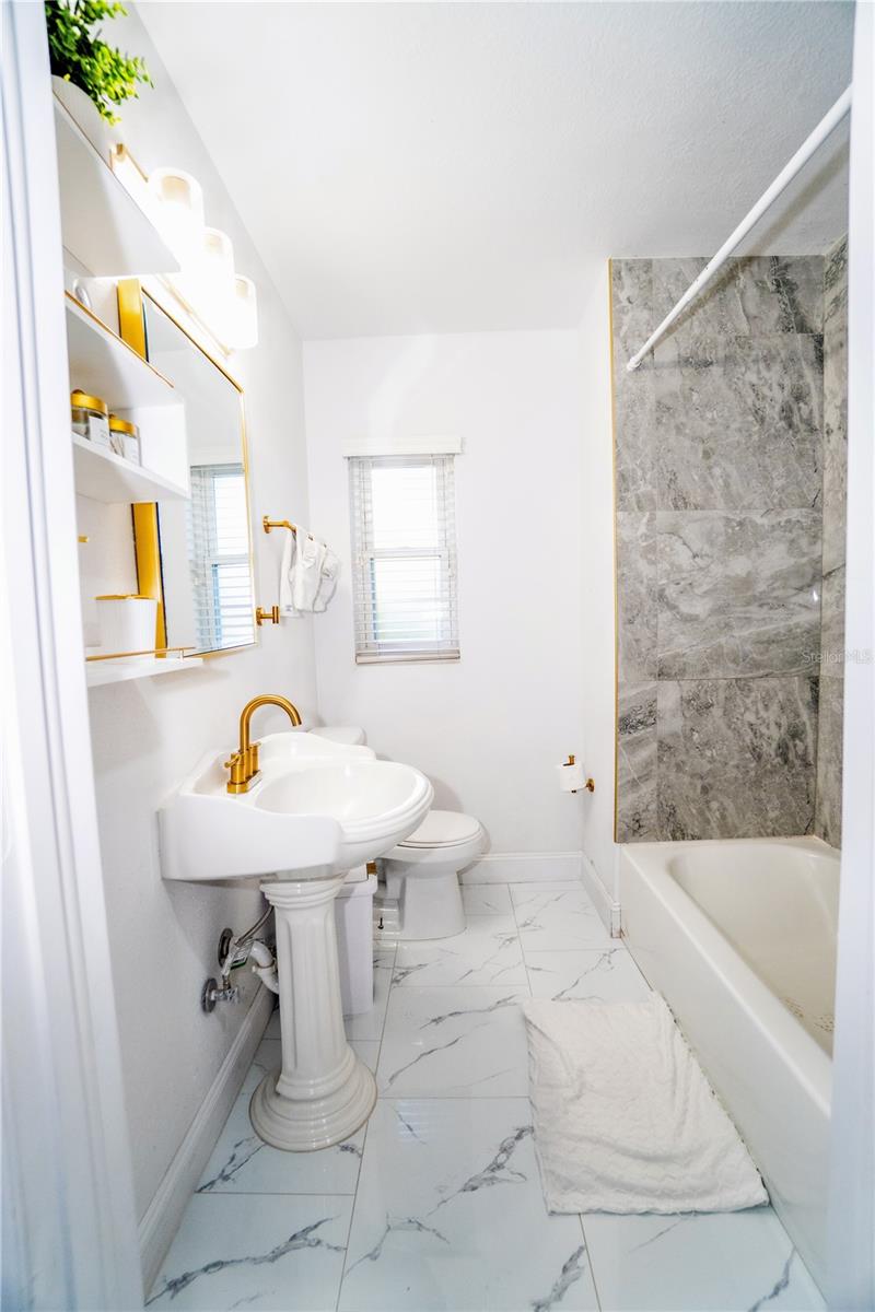 Listing photo id 17 for 5101 Vinson Drive