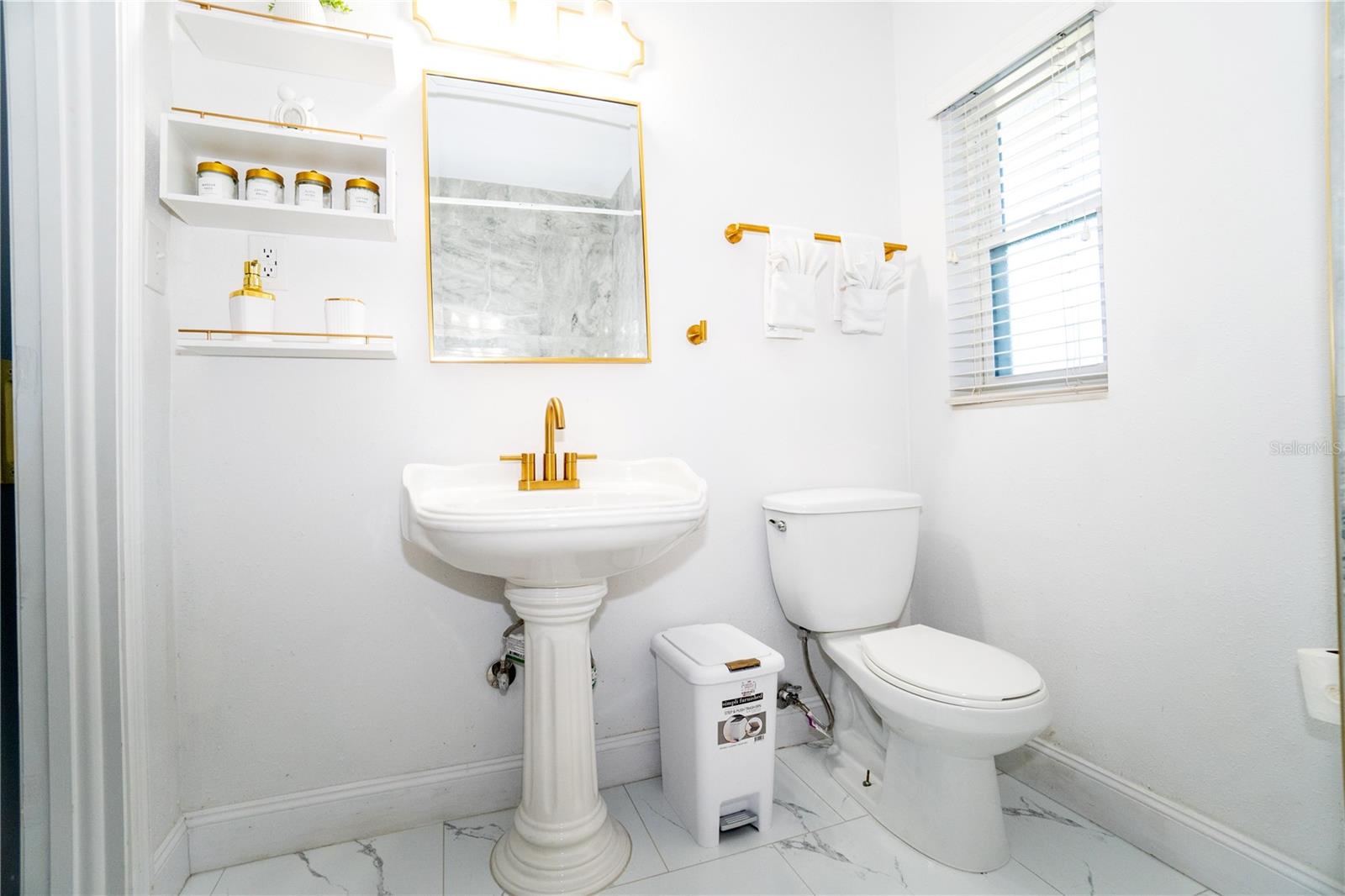 Listing photo id 18 for 5101 Vinson Drive