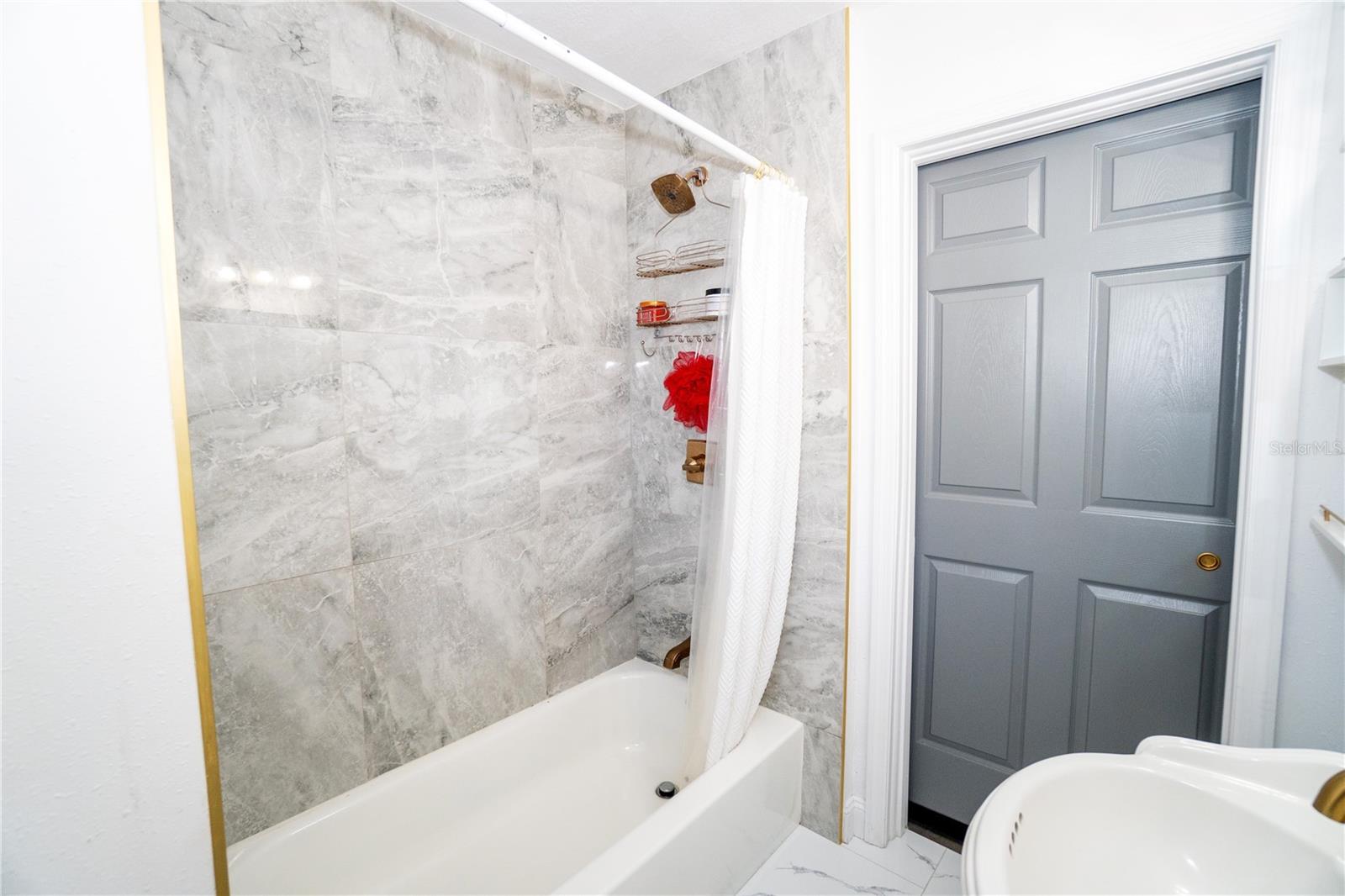 Listing photo id 19 for 5101 Vinson Drive