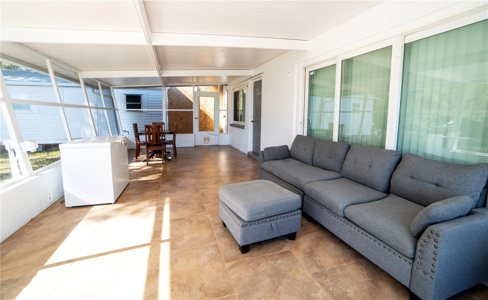 Listing photo id 20 for 5101 Vinson Drive