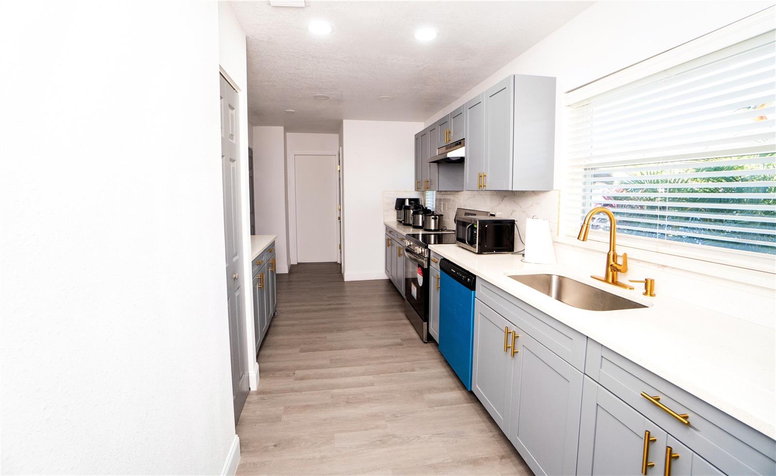 Listing photo id 25 for 5101 Vinson Drive